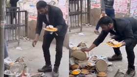 పెళ్లిలో మిగిలిపోయిన ఆహారాన్ని ఎత్తిన యుపీఎస్‌సీ అభ్యర్థి..!