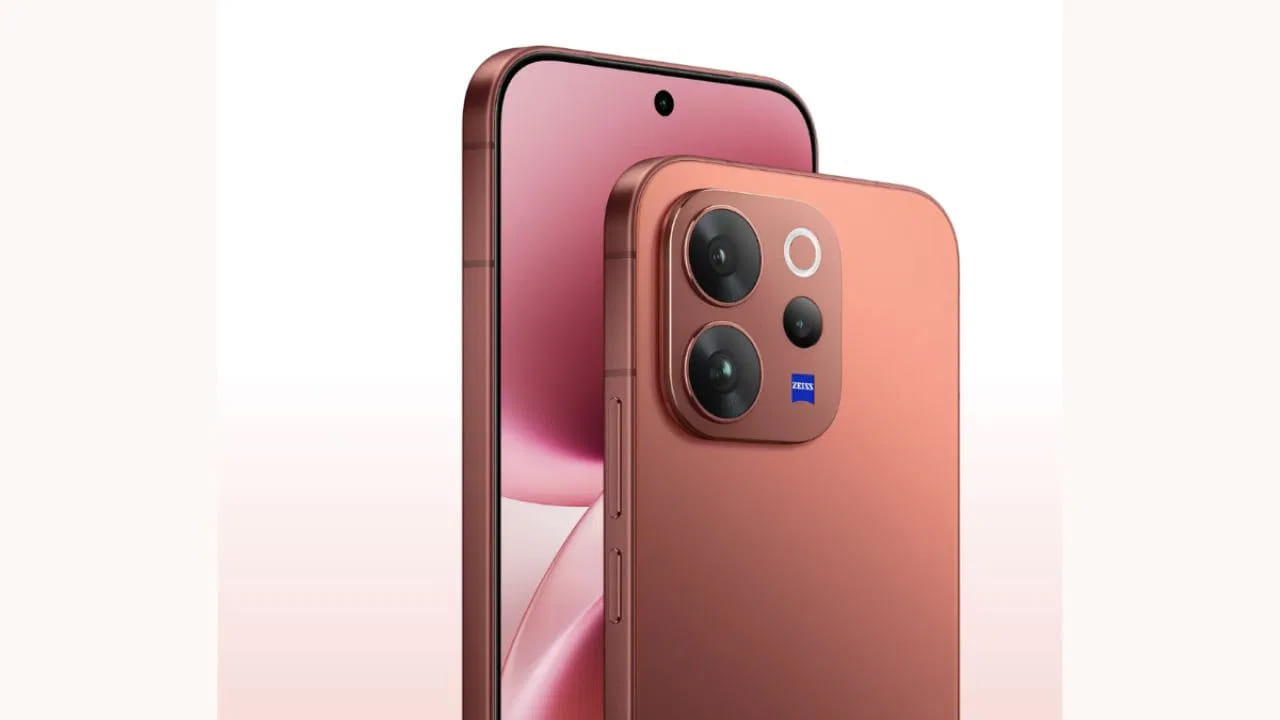 రియల్‌మీ తన రియల్‌మీ 16 స్మార్ట్‌ఫోన్‌ను లాంచ్ చేయడానికి సిద్ధంగా ఉంది. ఈ స్మార్ట్‌ఫోన్‌లో 6.75-అంగుళాల FHD+ AMOLED డిస్‌ప్లే ఉంది. ఈ స్మార్ట్‌ఫోన్‌లో 50MP వెనుక కెమెరా, 50MP సెల్ఫీ కెమెరా ఉన్నాయి. ఈ స్మార్ట్‌ఫోన్ 7,000mAh బ్యాటరీతో శక్తినిస్తుంది, 60W ఫాస్ట్ ఛార్జింగ్‌కు మద్దతు ఇస్తుంది.