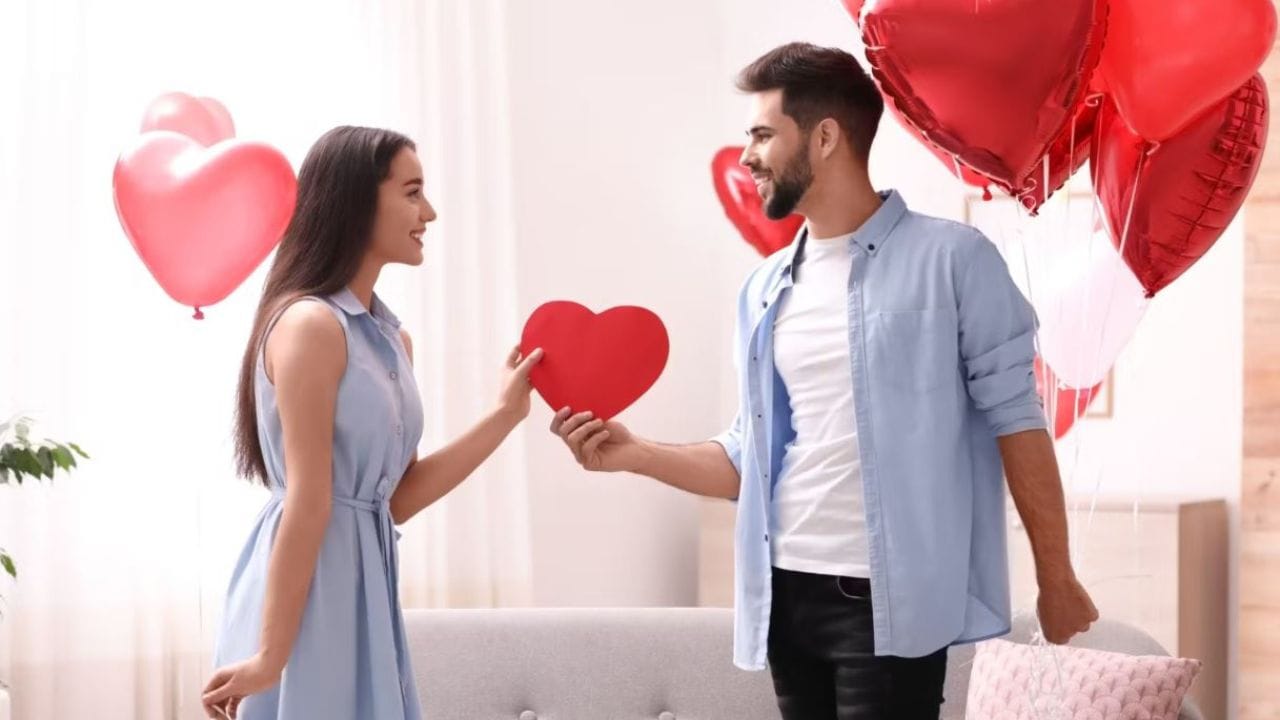 Valentine’s Day 2026: వాలెంటైన్స్ డే ఆ రోజే ఎందుకు..? ఇలా చేస్తే మీ పార్ట్నర్ ఫిదా అవ్వాల్సిందే! Valentine’s Day 2026: వాలెంటైన్స్ డే ఆ రోజే ఎందుకు..? ఇలా చేస్తే మీ పార్ట్నర్ ఫిదా అవ్వాల్సిందే!