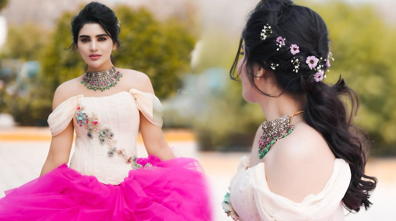 బుల్లితెర ముద్దుగుమ్మ జబర్దస్త్ వర్ష గురిచి ఎంత చెప్పినా తక్కువే. ఈ అమ్మడు సీరియల్ ద్వారా తన కెరీర్ స్టార్ట్ చేసి, జబర్దస్త్ ద్వారా మంచి గుర్తింపు తెచ్చుకుంది. జబర్దస్త్‌లో ఈ ముద్దుగుమ్మ కామెడీ ప్రతి ఒక్కరినీ ఆకట్టుకుంది. ముఖ్యంగా ఇమ్మాన్యూయల్‌ పై పంచ్‌లు వేస్తూ, తనతో చేసిన స్కిట్స్‌కు మంచి ఆధారణ లభించింది.