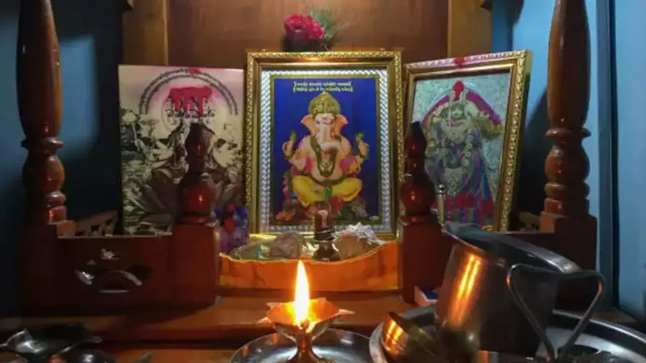 చాలా మంది తమ ఇంటిలో విరిగిన దేవతా విగ్రహాలను పెట్టుకుంటారు. అయితే లేచిన వెంటనే విరిగిపోయిన దేవతా విగ్రహాలు చూడటం  అశుభకరంగా పరిగణించబడుతుంది. దీని వలన జీవితంలో ఊహించని సమస్యలు ఎదురు అవుతాయంట.