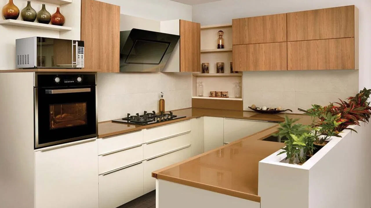 అలాగే అపార్ట్ మెంట్‌లలో వంట గదిలో చాలా పొరపాట్లు చేస్తుంటారు. ముఖ్యంగా గ్యాస్, సింగ్ ఎదురెదురుగా ఉండేలా అమర్చుకుంటారు. అలాగే రిఫ్రిజిరేటర్, మైక్రోవేవ్ తప్పుడు దిశలో పెడుతుంటారు. దీని వలన ఇంటిలోని వారి ఆరోగ్యం దెబ్బతినడం, ఇంటిలో అనవసర కలహాలు జరిగే ప్రమాదం ఉన్నదంట.