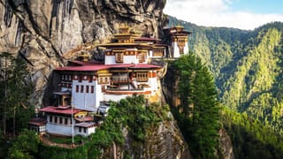 సొంత కరెన్సీ లేదు.. ఎయిర్‌‌పోర్ట్ అసలే లేదు..! ప్రపంచంలోనే అత్యంత ధనిక దేశం గురించి తెలుసా