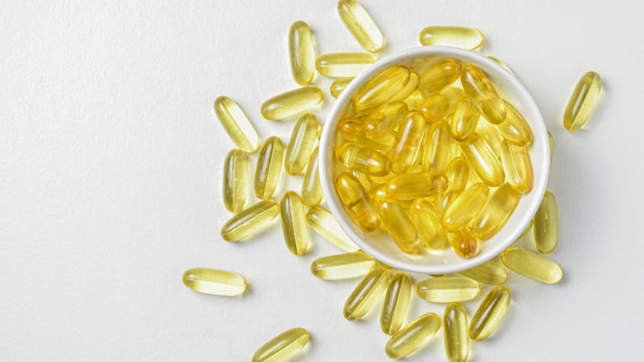 ఖాళీ కడుపుతో అస్సలు తీసుకోకండి :విటమిన్ డి వేసుకోగానే వెంటనే కరిగిపోతుంది. కాబట్టి, పరగడుపున దీనిని తీసుకుంటే ఎన్నో సమస్యలు వస్తాయి. ఇది వేసుకోవడం వలన సప్లిమెంట్లు తీసుకున్నప్పటికీ కడుపులో ఇబ్బంది కలుగుతుంది. కాబట్టి, ఇలా అస్సలు వేసుకోకండి.