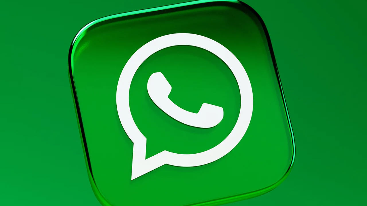 వాట్సప్‌ లాంటి సోషల్ మీడియా యాప్స్‌కు సిమ్ బైండింగ్ నిబంధనను కేంద్రం టెలికాం విభాగం తప్పనిసరి చేసింది. అక్రమాలకు అరికట్టేందుకు, సైబర్ నేరాలను తగ్గించేందుకు ఈ నిర్ణయం తీసుకుంది. గత ఏడాది నవంబర్‌లో ఈ ప్రకటన చేయగా.. అమలు చేసేందుకు సోషల్ మీడియా సంస్థలకు ఫిబ్రవరి 28 వరకు గడువిచ్చింది. ఆ గడువు రేపటితో ముగియనుంది.
