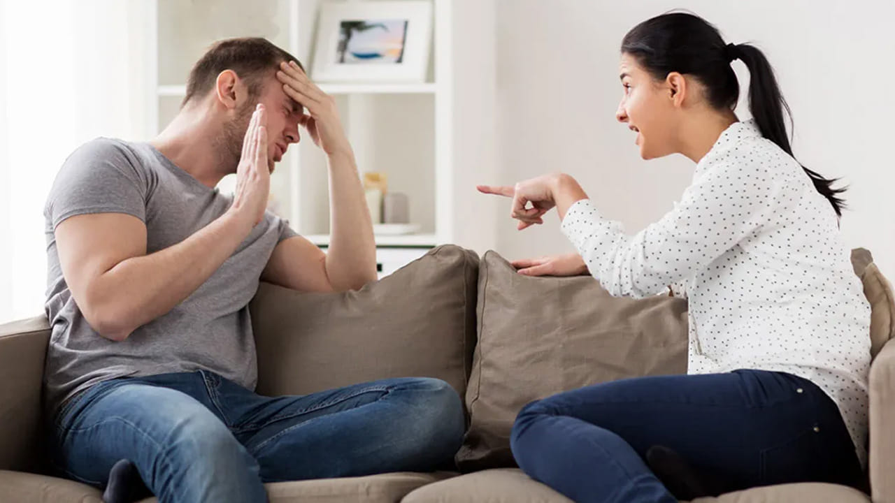 బట్టల విషయంలో కొత్త రూల్స్: ఎవరికీ నచ్చిన డ్రస్సులు వాళ్లు వేసుకునే స్వేచ్ఛ అందరికి ఉంటుంది. చీరలే కట్టాలి, డ్రెస్సులు వేసుకోకూడదు అని కొత్త కొత్త రూల్స్ పెడితే వాళ్ళకి చాలా ఇబ్బందిగా ఉంటుంది.