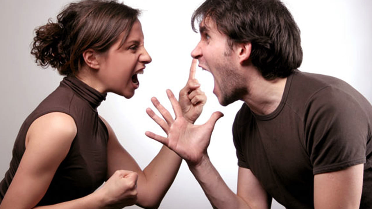 రోజు రోజుకి సోషల్ మీడియా వాడకం విపరీతంగా పెరిగిపోతోంది. ఇంకా చెప్పాలంటే ఇది కూడా మన జీవితంలో ఒక అలావాటు లాగా అయిపొయింది. కొందరు లేచిన దగ్గర నుంచి పడుకునే ముందు వరకు ఫోన్ వాడుతూ సోషల్ మీడియాలో గడుపుతున్నారు. 
