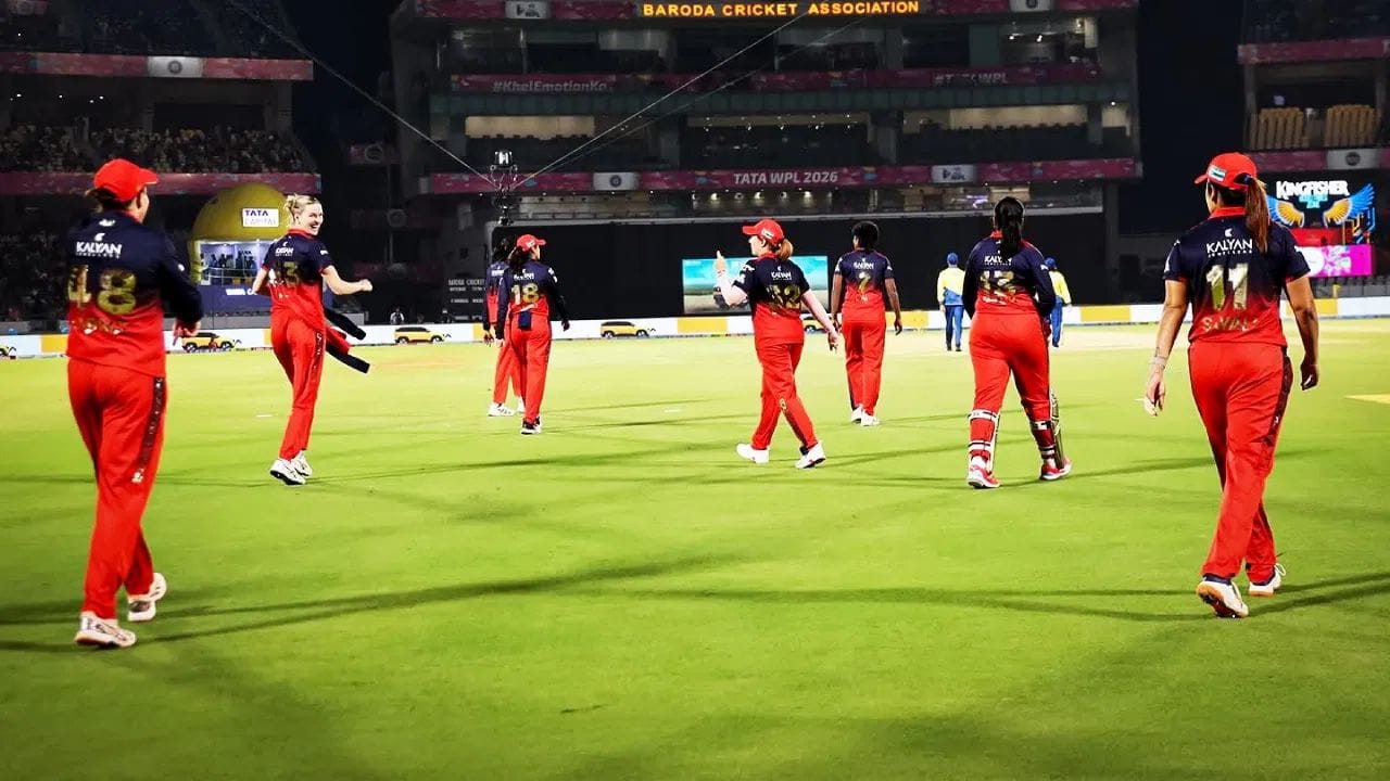 ఫిబ్రవరి 5న వడోదరలోని బీసీఏ స్టేడియంలో ఫైనల్ మ్యాచ్ జరుగుతుంది. ఈ మ్యాచ్ ద్వారా రాయల్ ఛాలెంజర్స్ బెంగళూరు రెండోసారి ట్రోఫీని ఎత్తేస్తుందో లేదో చూడాలి.