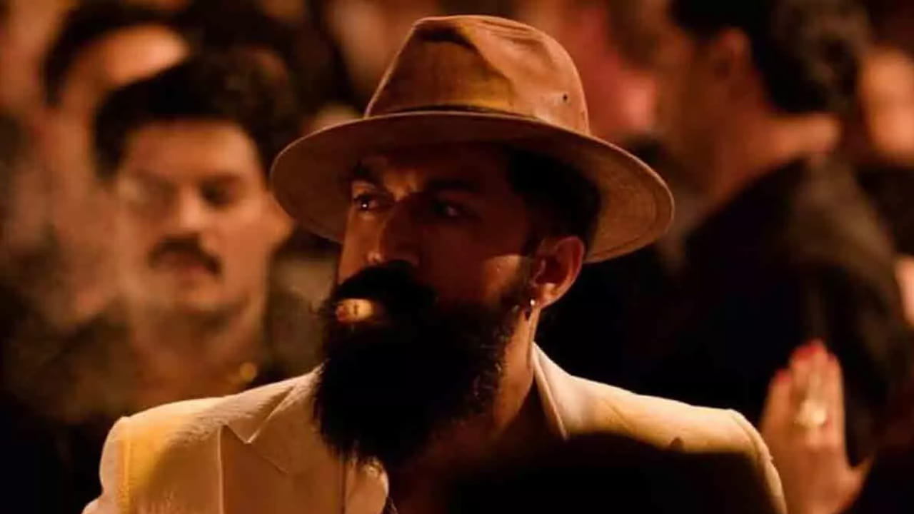 ఇటీవల విడుదలైన టీజర్‌ యూట్యూబ్ లో సెన్సేషన్ అయ్యింది. మాస్ యాక్షన్ నేపథ్యంలో ఈ చిత్రం థియేటర్లలో విధ్వంసం సృష్టించనుందని తెలుస్తోంది. ఈ సినిమాలో కియార అద్వాని, నయనతార, రుక్మిణి వసంత్ హీరోయిన్లుగా నటిస్తున్న సంగతి తెలిసిందే. 