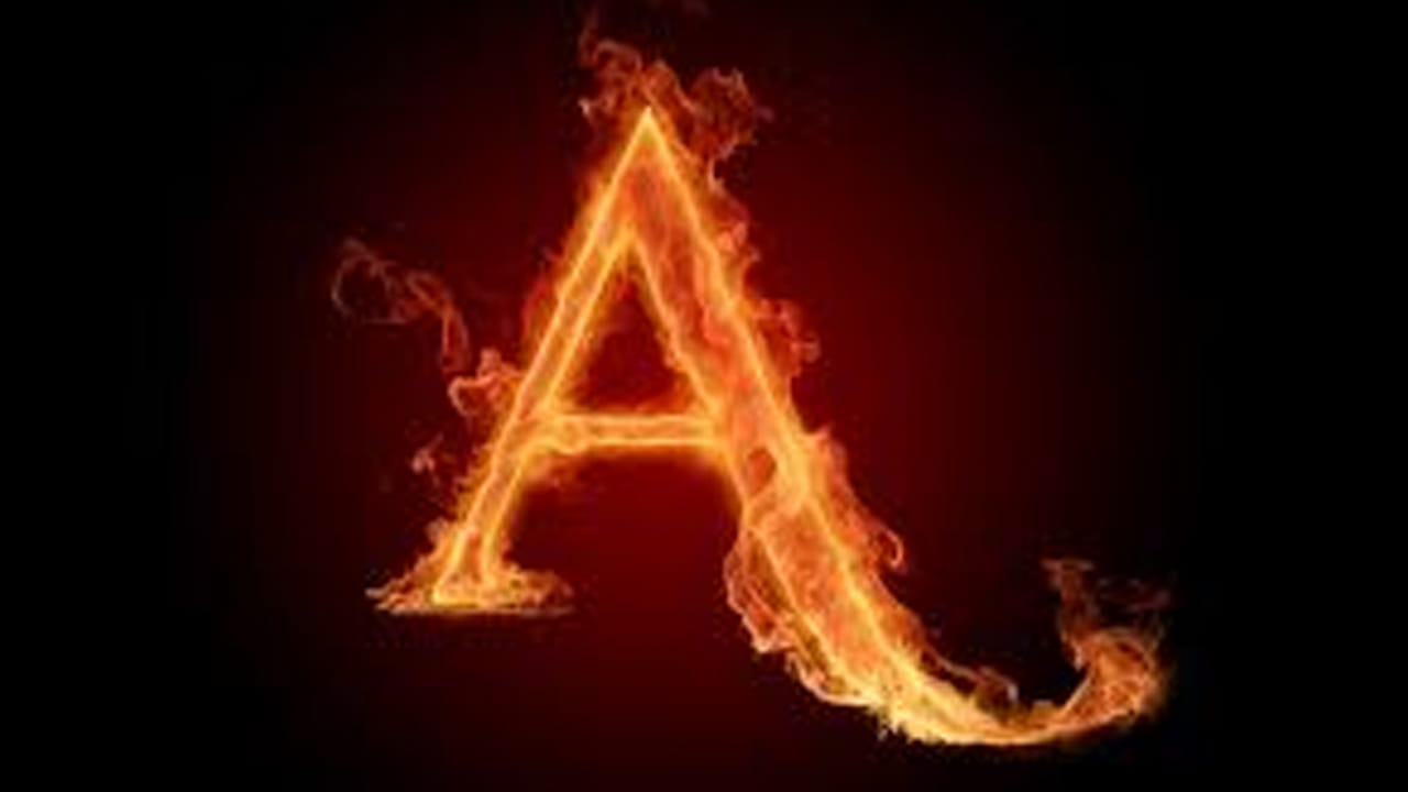 ఏ అక్షరంతో పేరు ప్రారంభమయ్యే వారు సాధించాలనే పట్టుదల, స్పష్టమైన మాటలు కలిగి ఉంటారు. వీరికి మంచిని మాత్రమే మనసుకు తెలుస్తుంది. అయితే, వీరు ఒక పనిని పూర్తిగా చేయలేరు, బద్ధకం ఎక్కువ, సుఖాన్ని మాత్రమే చూసుకుంటారు. చివరకు పక్కవారిపై ఆధారపడతారు.