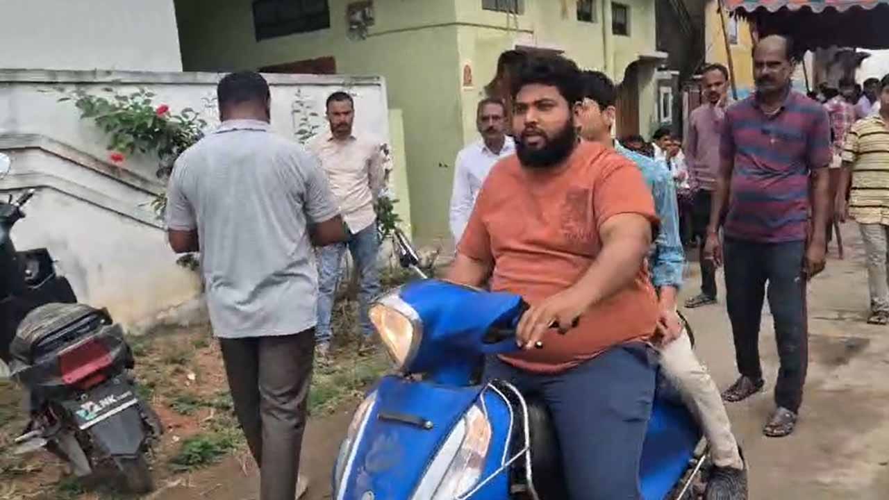 ఓ వైపు తండ్రి మృతదేహం.. మరోవైపు పదో తరగతి పరీక్ష.. పుట్టెడు దుఃఖంలో కీలక నిర్ణయం!