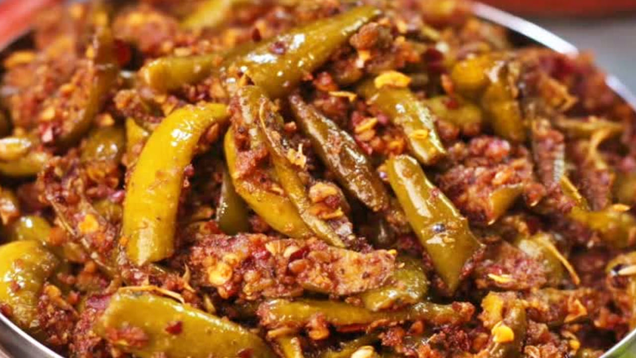 అంతే, వేడి వేడి అడవి దొండకాయల కూర రెడీ.  వేడి వేడి అన్నంలో తింటే తినే కొద్దీ తినాలనిపిస్తుంది. మీరు ఇంట్లో ఒకసారి ట్రై చేసి తినండి.