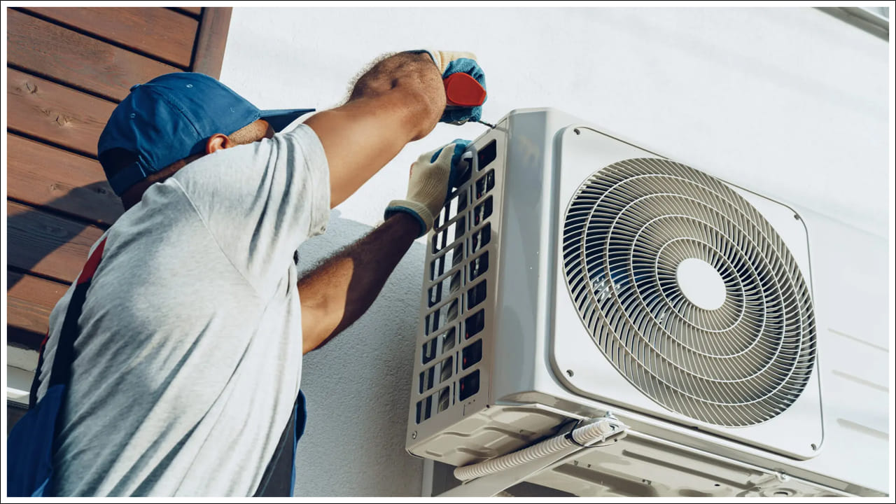  అదనంగా, తగినంత గాలి ప్రవాహాన్ని అనుమతించే మరియు ప్రత్యక్ష సూర్యకాంతి లేదా అధిక వేడికి గురికావడాన్ని తగ్గించే ప్రదేశంలో అవుట్‌డోర్ యూనిట్‌ను ఇన్‌స్టాల్ చేయండి. మీ ACలో మండే వాసన, వింత శబ్దాలు లేదా తరచుగా విద్యుత్తు అంతరాయాలు వంటి ఏవైనా సమస్యలు కనిపిస్తే, మీరు వెంటనే దాన్ని ఆఫ్ చేసి, నిపుణుడిచే తనిఖీ చేయించుకోవాలి.