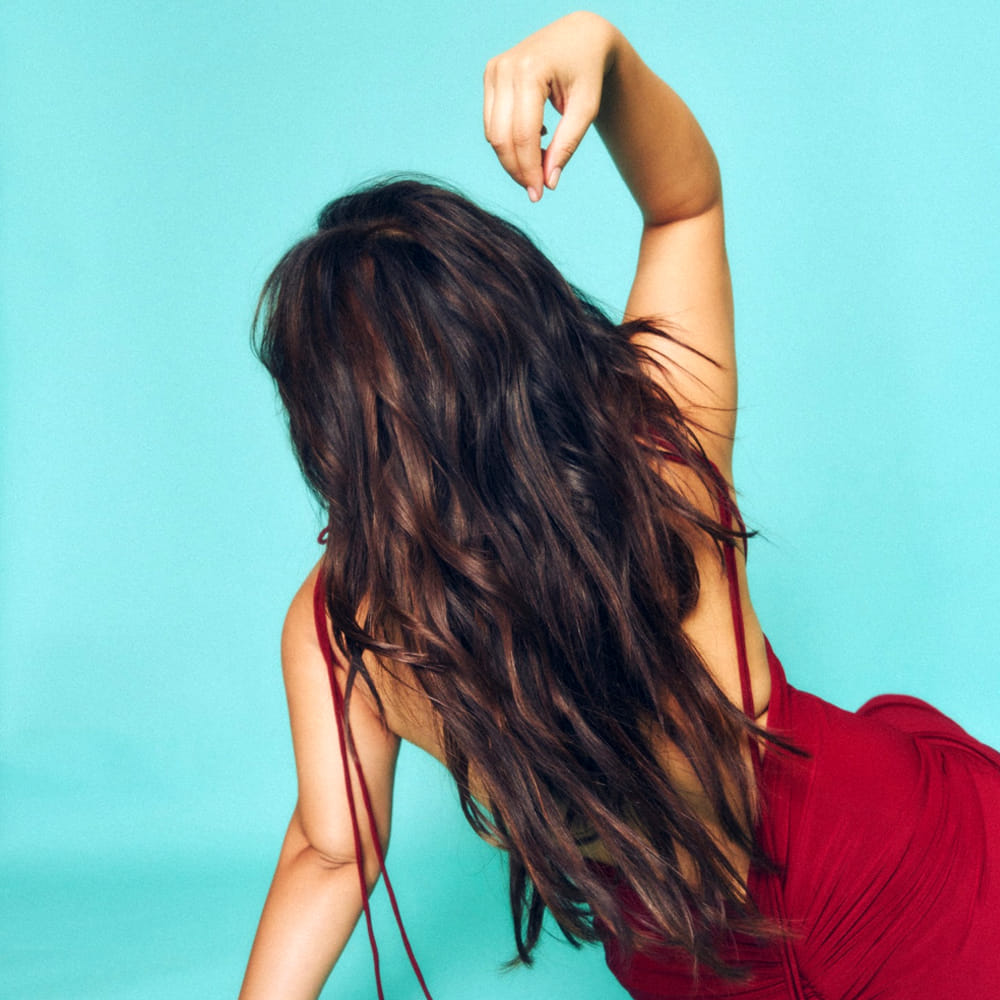 కొత్త కొత్త హీరోయిన్స్ తెలుగులో రాణిస్తున్నారు. బాలీవుడ్ నుంచి కూడా చాలా మంది ముద్దుగుమ్మలు టాలీవుడ్ లో సినిమాలు చేయడానికి ఆసక్తి చూపిస్తున్నారు. ఇప్పటికే తెలుగులో ఎంతో మంది హీరోయిన్స్ అందం, అభినయంతో రాణిస్తున్నారు. కానీ కొంతమంది హీరోయిన్స్ మాత్రం ఒకటి రెండు సినిమాలతోనే ఇండస్ట్రీకి దూరం అవుతున్నారు.