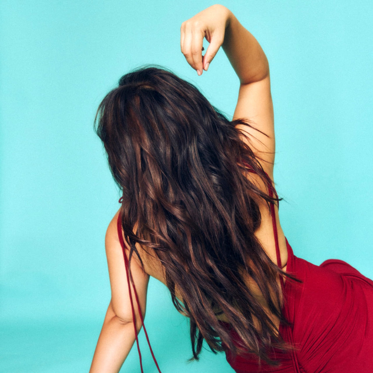 కొత్త కొత్త హీరోయిన్స్ తెలుగులో రాణిస్తున్నారు. బాలీవుడ్ నుంచి కూడా చాలా మంది ముద్దుగుమ్మలు టాలీవుడ్ లో సినిమాలు చేయడానికి ఆసక్తి చూపిస్తున్నారు. ఇప్పటికే తెలుగులో ఎంతో మంది హీరోయిన్స్ అందం, అభినయంతో రాణిస్తున్నారు. కానీ కొంతమంది హీరోయిన్స్ మాత్రం ఒకటి రెండు సినిమాలతోనే ఇండస్ట్రీకి దూరం అవుతున్నారు.