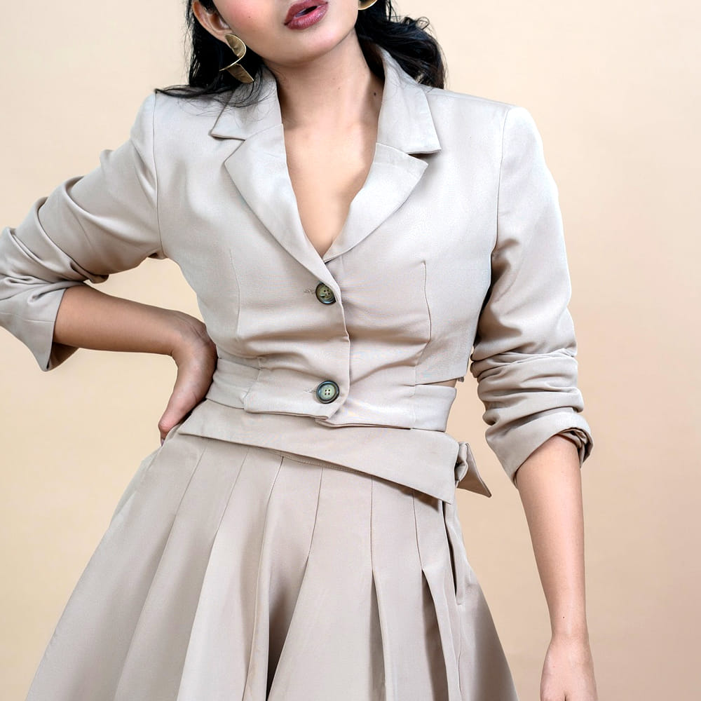 పై ఫోటో క్యూట్ లుక్‌లో కనిపిస్తున్న ముద్దుగుమ్మ ఎవరో గుర్తుపట్టారా.? చేసింది తక్కువ సినిమాలే కానీ క్రేజ్ మాత్రం విపరీతంగా సొంతం చేసుకుంది. గ్లామర్ డోస్ తో కుర్రాళ్లకు నిద్రపట్టకుండా చేస్తున్న ఈ హీరోయిన్ ఎవరో కనిపెట్టారా.? ఆమె మరెవరో కాదు టాలీవుడ్ క్రేజీ బ్యూటీ.. తెలుగమ్మాయి అనన్య నాగళ్ల.