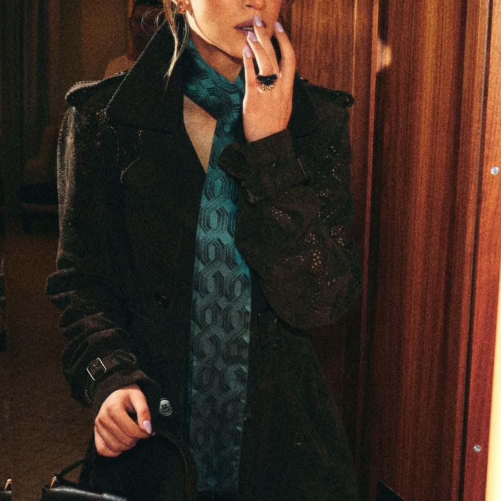 అలాగే హిందీ నుంచి వచ్చిన మృణాల్ మన దగ్గర టాప్ హీరోయిన్.. ఇలా చెప్పుకుంటూ పోతే ఎంతో మంది పేర్లు లిస్ట్ లో ఉంటాయి. అయితే ఇతర భాషల నుంచి వచ్చిన అందరు హీరోయిన్స్ సక్సెస్ అవ్వరూ.. కొంతమంది మాత్రం బ్యాక్ టు బ్యాక్ డిజాస్టర్ అందుకుంటూ ఉంటారు. దాంతో తిరిగి తమ ఇండస్ట్రీకి చెక్కేస్తుంటారు. అలానే ఓ అమ్మడు తెలుగులో రెండు సినిమాలు చేసింది.