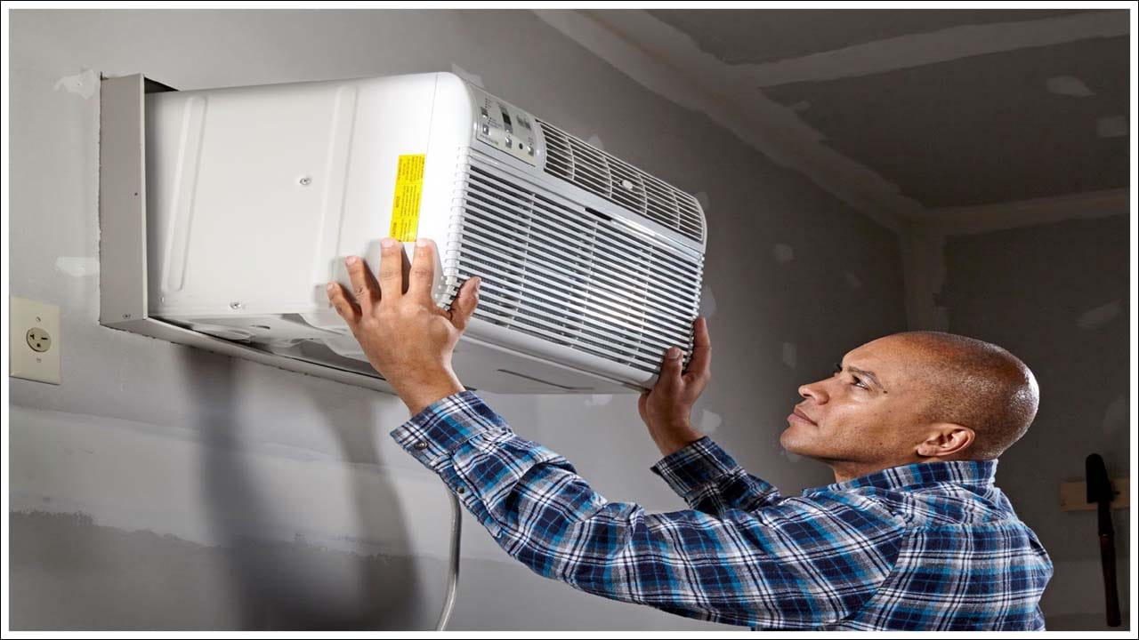  AC Use Tips: గత కొన్ని రోజులుగా వేడి పెరుగుతోంది. సమ్మర్‌ హీట్‌ పెరిగిపోతోంది. ఈ వేడి నుండి తప్పించుకోవడానికి AC ఒక్కటే మార్గం. ఇంట్లో అయినా, ఆఫీసులో అయినా, ACలు ఇప్పుడు ప్రతిచోటా పనిచేస్తాయి. మీరు ఇంట్లో AC ఉపయోగిస్తుంటే, కొన్ని తప్పులను నివారించడం ముఖ్యం. ఈ ప్రమాదాలను నివారించడంలో విఫలమైతే ఏసీ దెబ్బతింటుంది. విద్యుత్ బిల్లులు విపరీతంగా పెరగవచ్చు. ఏసీని సరిగ్గా ఉపయోగించాలంటే ఈ తప్పులను నివారించడం చాలా ముఖ్యం.