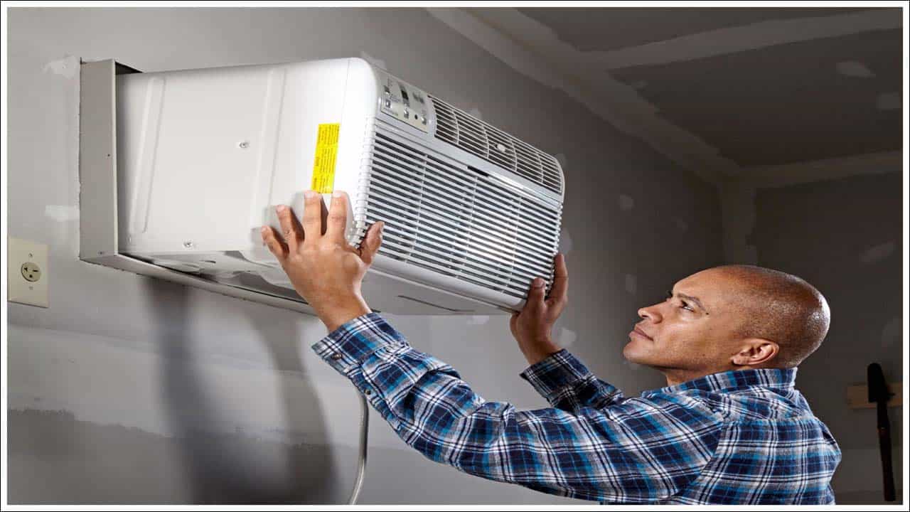 AC Use Tips: గత కొన్ని రోజులుగా వేడి పెరుగుతోంది. సమ్మర్ హీట్ పెరిగిపోతోంది. ఈ వేడి నుండి తప్పించుకోవడానికి AC ఒక్కటే మార్గం. ఇంట్లో అయినా, ఆఫీసులో అయినా, ACలు ఇప్పుడు ప్రతిచోటా పనిచేస్తాయి. మీరు ఇంట్లో AC ఉపయోగిస్తుంటే, కొన్ని తప్పులను నివారించడం ముఖ్యం. ఈ ప్రమాదాలను నివారించడంలో విఫలమైతే ఏసీ దెబ్బతింటుంది. విద్యుత్ బిల్లులు విపరీతంగా పెరగవచ్చు. ఏసీని సరిగ్గా ఉపయోగించాలంటే ఈ తప్పులను నివారించడం చాలా ముఖ్యం.