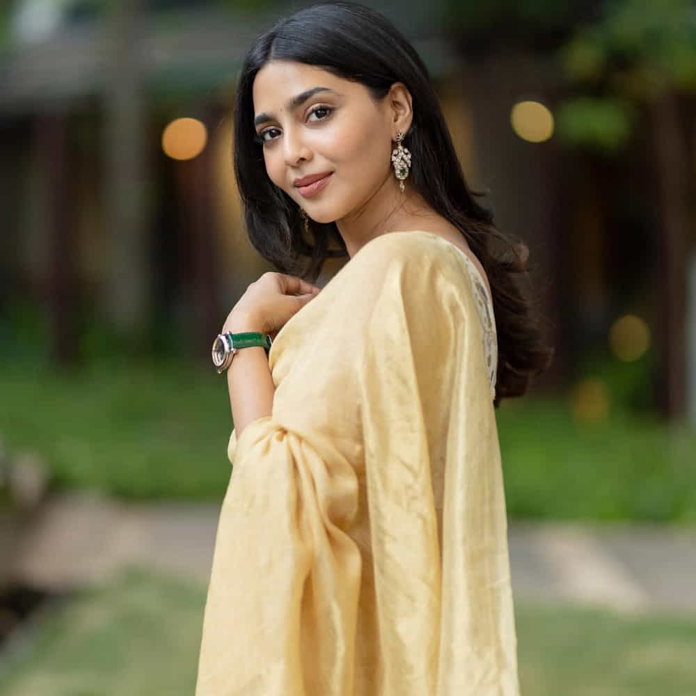 మట్టి కుస్తీ సినిమా కథ తనకు మొదటిసారి చెప్పినప్పుడు నటించడానికి అంగీకరించలేదని చెప్పుకొచ్చింది. అందులో నటించడం లేదని నిర్మాతలకు చెప్పానని అన్నారు. ఎందుకంటే తనకు ముందు చెప్పిన కథలో డబుల్ యాక్షన్ ఉందని.. అందుకే తాను ఆ సినిమాను ఒప్పుకోలేదని అన్నారు. Lekshmi Latest