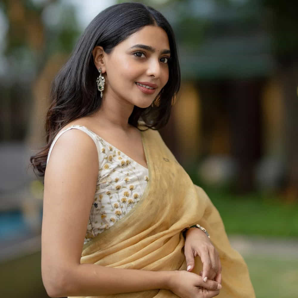 కానీ రెండు సంవత్సరాల తర్వాత మళ్లీ అదే సినిమాలో నటించానని అన్నారు. సినిమా కథలో కొన్ని మార్పులు చేయడంతో ఈ ప్రాజెక్ట్ చేసినట్లు చెప్పుకొచ్చింది. ఈ సినిమా బాక్సాఫీస్ వద్ద భారీ విజయాన్ని అందుకుంది. అంతేకాదు సౌత్ ఇండస్ట్రీలో ఐశ్వర్య లక్ష్మీ కెరీర్ మలుపు తిరిగింది. 