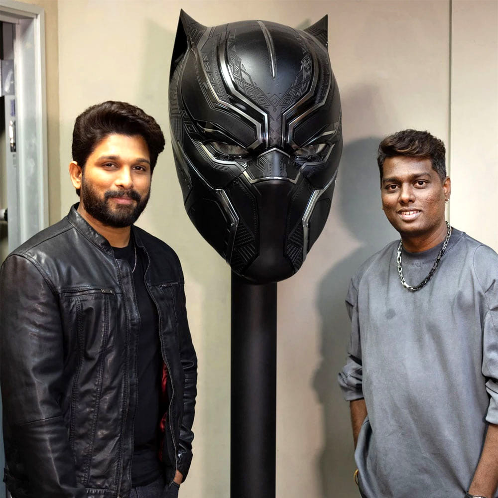 అల్లు అర్జున్, అట్లీ కాంబినేషన్‌లో రాబోతున్న సినిమా గురించి మొన్నామధ్య ఓ అప్డేట్ వచ్చేసింది. అల్లు అర్జున్ పుట్టిన రోజు సందర్భంగా మేకర్స్ ఆ క్రేజీ అప్డేట్ ఇచ్చారు. సినిమా హాలీవుడ్ రేంజ్ లో ఉంటుందని ముఖ్యంగా సూపర్ హీరోల కాన్సెప్ట్ తో మూవీ ఉంటుందని ఓ వీడియో ద్వారా చెప్పకనే చెప్పారు మేకర్స్.