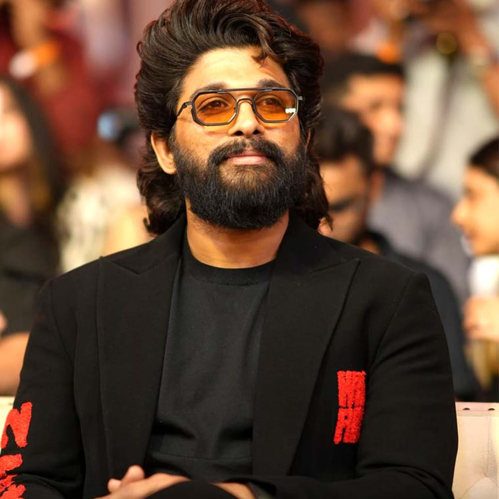 దాంతో ఈ ప్రాజెక్ట్ పై భారీ అంచనాలు నెలకొన్నాయి. ఈ సినిమా ప్రీప్రొడక్షన్ కు సంబంధించిన వీడియోను విడుదల చేశారు. ఈ సినిమా ఒక పీరియడ్ డ్రామాగా, భారీ బడ్జెట్‌తో, అత్యధిక విజువల్ ఎఫెక్ట్స్ సన్నివేశాలతో తెరకెక్కనుందని ఈ వీడియో చూస్తే తెలుస్తుంది. ఇదిలా ఉంటే ఈ సినిమాలో అల్లు అర్జున్ డిఫరెంట్ లుక్ లో కనిపించనున్నాడని అంటున్నారు.