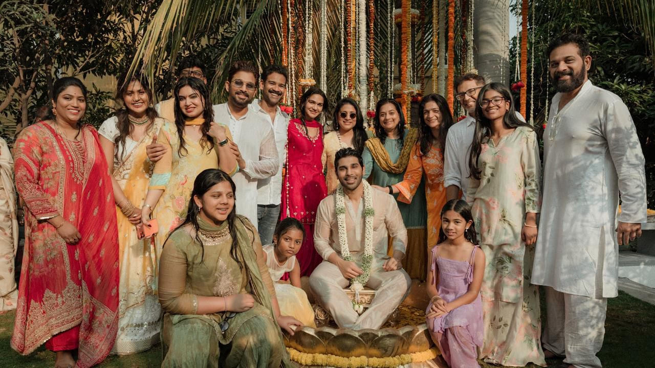 ఇక వివాహం అనంతరం హైదరాబాద్ చేరుకున్న ఈ జంట, మార్చి 4న రిసెప్షన్ చేసుకోనున్నారు. ఈ క్రమంలో వివాహం తర్వాత ప్రముఖలను కలిసి వారి రిసెప్షన్ వేడుకకు రావాలని ప్రత్యేకంగా ఆహ్వానించారు. అంతే కాకుండా వివాహం తర్వాత వీరు ఎక్కడ కనిపించినా వారి ఫొటోలు తెగ వైరల్ అవుతున్నాయి.