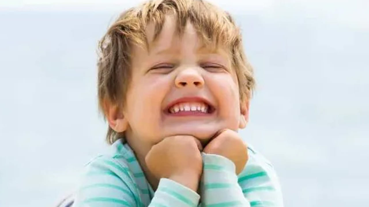 వీరి విజయం ఎప్పుడూ నిశ్శబ్ధంతో మొదలు అవుతుంది. చాలా సైలెంట్‌గా ఉంటూనే సక్సెస్ అవుతారు. ఈ మాసంలో జన్మించిన వారు ఎక్కువగా వ్యాపార పరంగా సక్సెస్ అవుతారు. అలాగే వీరికి స్నేహితులతో ఎక్కువ సేపు గడపడం ఇష్టం ఉంటుంది. వీరు చాలా వరకు ఎక్కువగా ట్రిప్స్‌కు వెళ్తుంటారు.