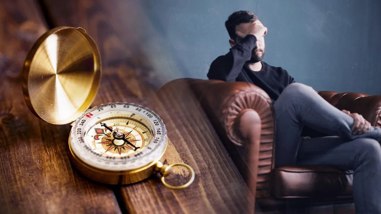 కొంత మంది అనేక సమస్యలతో ఇబ్బంది పడుతుంటారు. ముఖ్యంగా ఆర్థిక, అనారోగ్య సమస్యలతో చాలా మంది బాధపడుతుంటారు. ఇక కొంత మంది నిరంతరం అప్పుల ఊబిలో చిక్కుకొని ఉంటారు. కానీ ఇలాంటి సమస్యలు ఎదురయ్యే ముందే కొన్ని సంకేతాలు కనిపిస్తాయంట. అవి శక్తి ప్రవాహాన్ని అడ్డుకుంటాయట. ముఖ్యంగా ఈ మూడు సంకేతాలు కనిపిస్తే చాలు ఇంటికి అరిష్టం పట్టబోతుందని అర్థం చేసుకోవాలంట. 