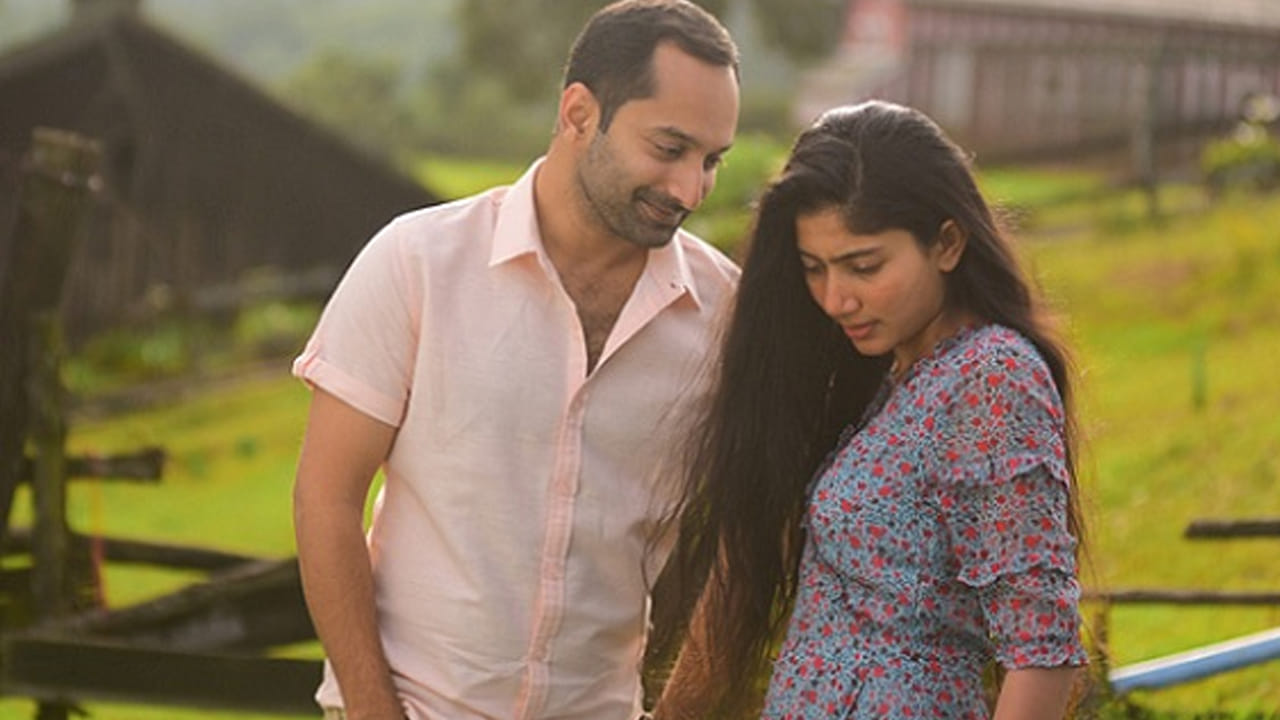 థియేటర్లలో ఈ చిత్రానికి ఊహించినంత రెస్పాన్స్ రాలేదు. మిశ్రమ స్పందన అందుకుంది. మలయాళంలో వచ్చిన ఈ చిత్రం ఇప్పుడు తెలుగులోనూ అందుబాటులో ఉంది. ప్రస్తుతం ఓటీటీలో ఈ మూవీ ట్రెండ్ అవుతుంది. తెలుగులో అనుకోని అతిథి పేరుతో ఆహా ఓటీటీలో స్ట్రీమింగ్ అవుతుంది. 