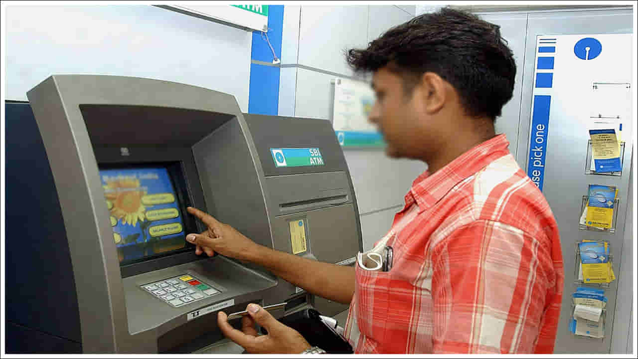 ATM నుంచి 10 వేలు విత్డ్రా చేసుకోవడానికి వెళ్లిన వ్యక్తికి బ్యాంకు రూ.3 లక్షలు చెల్లించింది.. 9 ఏళ్ల తర్వాత కోర్టు సంచలన తీర్పు!