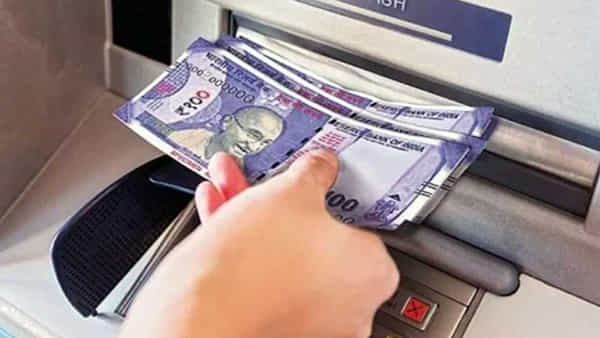 ATM Withdrawal: ఆ బ్యాంకు కస్టమర్లకు షాక్.. ఏటీఎం విత్డ్రాలపై కీలక నిర్ణయం..!
