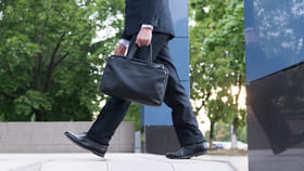 ఇంట్లో నుంచి బయటకు వెళ్లేటప్పుడు ఇవి కనిపిస్తే మీకు తిరుగుండదు..