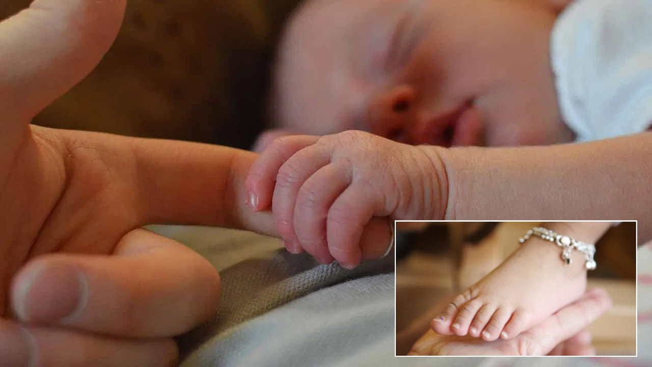 ఆడపిల్ల పుట్టడం కేవలం అనుకోని సంఘటన కాదు. కొన్ని ఇళ్లలో ఆడపిల్ల పుట్టిన తర్వాత, పరిస్థితులు ఆకస్మికంగా మారడం గమనించవచ్చు. కొన్నిసార్లు ఆర్థిక స్థితి మెరుగుపడుతుంది, మరికొన్నిసార్లు ఇంట్లో వాతావరణం మరింత సానుకూలంగా, శాంతియుతంగా మారుతుంది. చాలా మంది దీన్ని కేవలం యాదృచ్ఛికం అని భావిస్తారు, కానీ జ్యోతిష్య శాస్త్రం, గరుడ పురాణం ప్రకారం, ఆడపిల్ల పుట్టడం ఒక ప్రత్యేక సంకేతం కావచ్చు.
