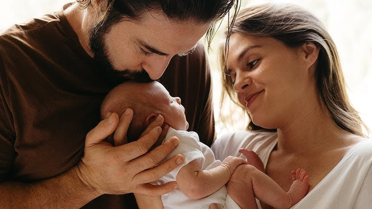 ఆడపిల్ల ప్రభావం: క్రమంగా, స్థిరంగా.. 

ప్రతి ఆడపిల్ల తక్షణమే పెద్ద మార్పు తీసుకురాకపోవచ్చు. కానీ,   మార్పు క్రమంగా, ఆమె జాతకం, కుటుంబ వాతావరణం,  అవకాశాల కలయిక ద్వారా వచ్చే అవకాశం ఉంది. ముఖ్యంగా, కుటుంబంలో ఆడపిల్లకు ప్రేమ, విద్య, అవకాశాలు లభిస్తే, ఆమె నిజంగా ఇంటి వాతావరణాన్ని, ఆర్థిక పరిస్థితిని సామాజిక గుర్తింపును మార్చే శక్తి కలిగినవారిలా ఉంటారు.

(Disclaimer: ఈ వార్తలోని సమాచారం జ్యోతిష్య శాస్త్రం, మత విశ్వాసాలపై ఆధారపడి ఉంది. పాఠకుల ఆసక్తి మేరకు అందించడం జరిగింది. దీనిని సంస్థ ధృవీకరించదు.)
