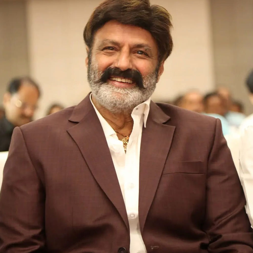 ఇటీవల వరుసగా 5 సినిమాలతో రూ.100 కోట్లపైగా కలెక్షన్స్ రాబట్టారు. ఇటీవలే కేంద్ర ప్రభుత్వం ప్రకటించిన పద్మ భూషణ్ అవార్డ్ సైతం స్వీకరించారు. ఇదిలా ఉంటే బాలకృష్ణ కొత్త సినిమా గురించి ఓ ఆసక్తికర న్యూస్ సోషల్ మీడియాలో వైరల్ అవుతుంది.