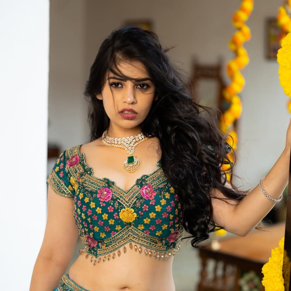 2022లో విడుదలైన ఈ మూవీ భారీ విజయాన్ని అందుకుంది. ఈ సినిమాతో అటు బాంధవి పేరు సైతం ఇండస్ట్రీలో మారుమోగింది. తెలుగులో  వచ్చిన బెస్ట్ హార్రర్ చిత్రాల్లో ఇదొకటి.  మసూద సినిమాలో  సంగీత, తిరువీర్, కావ్య కళ్యాణ్ రామ్ కీలకపాత్రల్లో నటించగా.. దెయ్యం పట్టిన అమ్మాయి పాత్రలో బాంధవి శ్రీధర్ తనదైన నటనతో ఆకట్టుకుంది. 