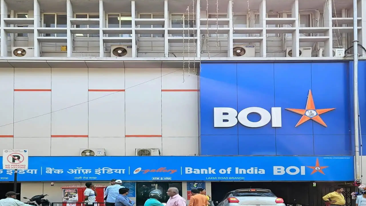 మహావీర్ జయంతిని పురస్కరించుకుని మార్చి 31వ తేదీన అహ్మదాబాద్, బేలాపూర్, చెన్నై, జైపూర్, కోల్ కత్తా, కాన్పూర్, లక్నో, ముంబై, రాంచీ, పాట్నా, రాయపర్, ఢిల్లీ, నాగపూర్ నగరాల్లో బ్యాంకులు మూసివేశారు. ఇక ప్రభుత్వ, ప్రైవేట్ బ్యాంకులన్నీ మూతపడనున్నాయి. అయితే తెలుగు రాష్ట్రాల్లో మాత్రం బ్యాంకులు యథావిధిగా నేడు పనిచేస్తాయి. దీంతో తెలుగు రాష్ట్రాల్లో బ్యాంకు సేవలను ప్రజలు ఎప్పటిలాగే పొందవచ్చు.