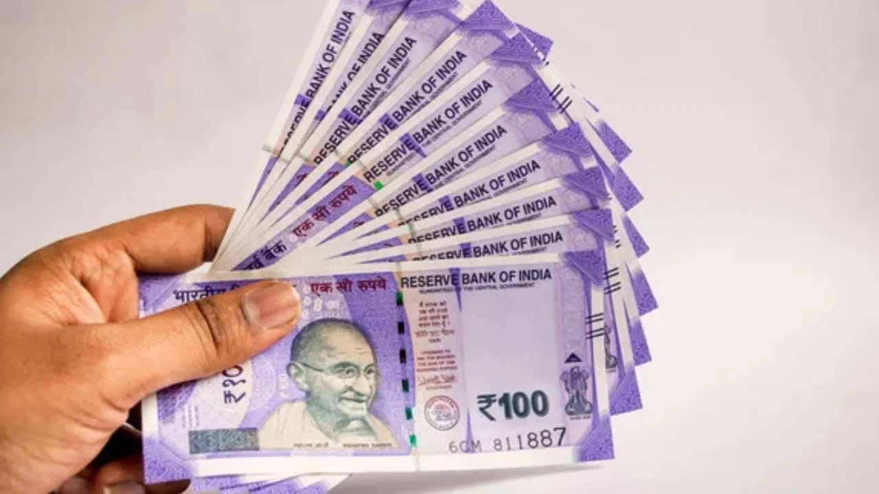  అయితే మీ డబ్బు పూర్తిగా సురక్షితంగా ఉంటుంది. మీరు లేదా మీ చట్టబద్ధమైన వారసులు ఎవరైనా ఈ నిధులను క్లెయిమ్ చేసుకోవచ్చు. వాటిని క్లెయిమ్ చేయడానికి ఆర్బీఐ ఎటువంటి పరిమితిని నిర్ణయించలేదు. అంటే క్లెయిమ్ చేయని ఖాతాలో డబ్బు ఉందని, మీరు దాని చట్టబద్ధమైన వారసుడు అని మీరు కనుగొంటే మీరు దానిని క్లెయిమ్ చేసుకోవచ్చు.