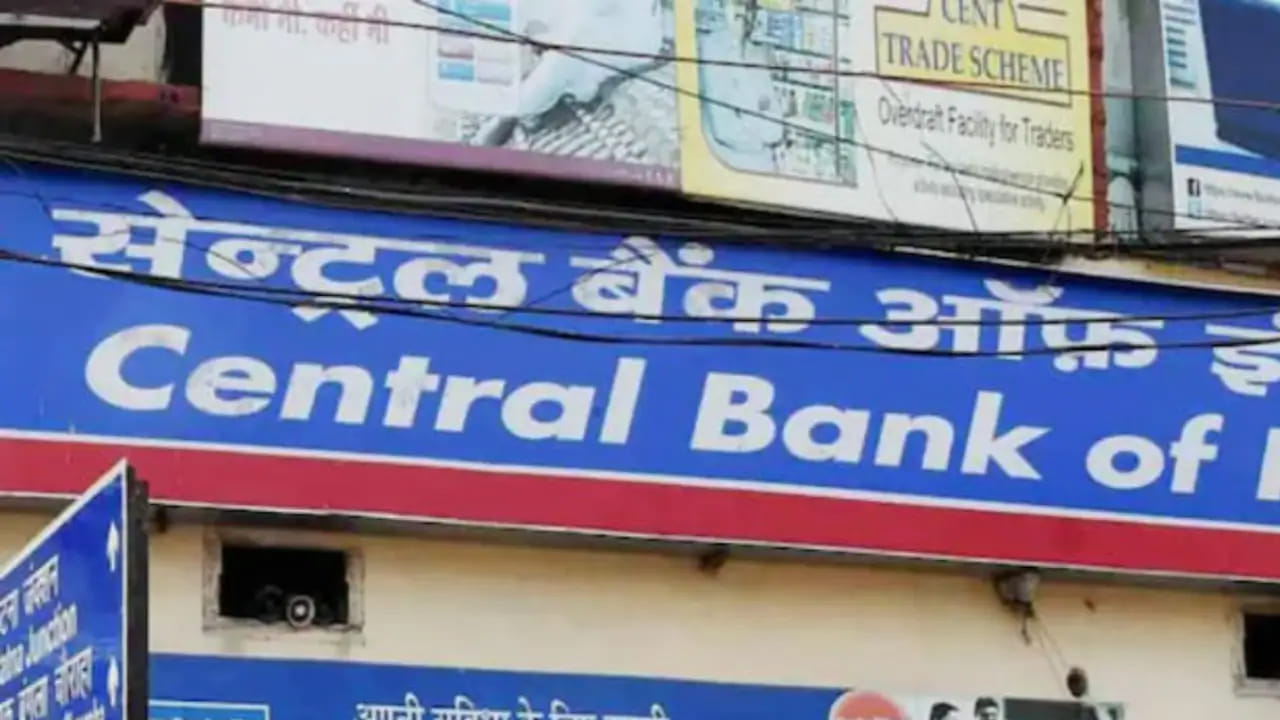 ఇక మార్చిలో రంజాన్ సందర్భంగా మార్చి 20న దేశవ్యాప్తంగా బ్యాంకులు మూతపడనున్నాయి. ఇక 26న శ్రీరామనవమి సందర్భంగా కూడా బంద్ కానున్నాయి. మహావీర్ జయంతి సందర్భంగా మార్చి 31న పలు రాష్ట్రాల్లో బ్యాంకులు క్లోజ్ చేయనున్నారు.