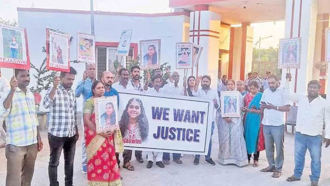 బాసర ట్రిపుల్ ఐటీ స్టూడెంట్ తేజస్విని మృతి కేసులో సంచలన ట్విస్ట్