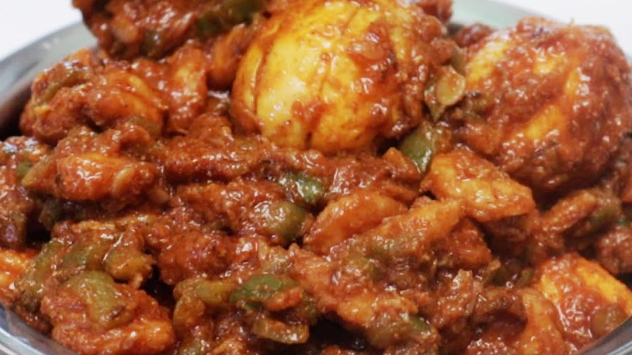 బీరకాయ ముక్కలు బాగా ఉడికిన తర్వాత ఒక టేబుల్ స్పూన్ కారం, అర టీ స్పూన్ పసుపు, అర టీ స్పూన్ ఉప్పు, ఒక టేబుల్ స్పూన్ ధనియాల పొడి వేసి బాగా మిక్స్ అయ్యేలా కలుపుకోవాలి. చివర్లో కొత్తిమీర వేసి కిందకు దించేయండి.