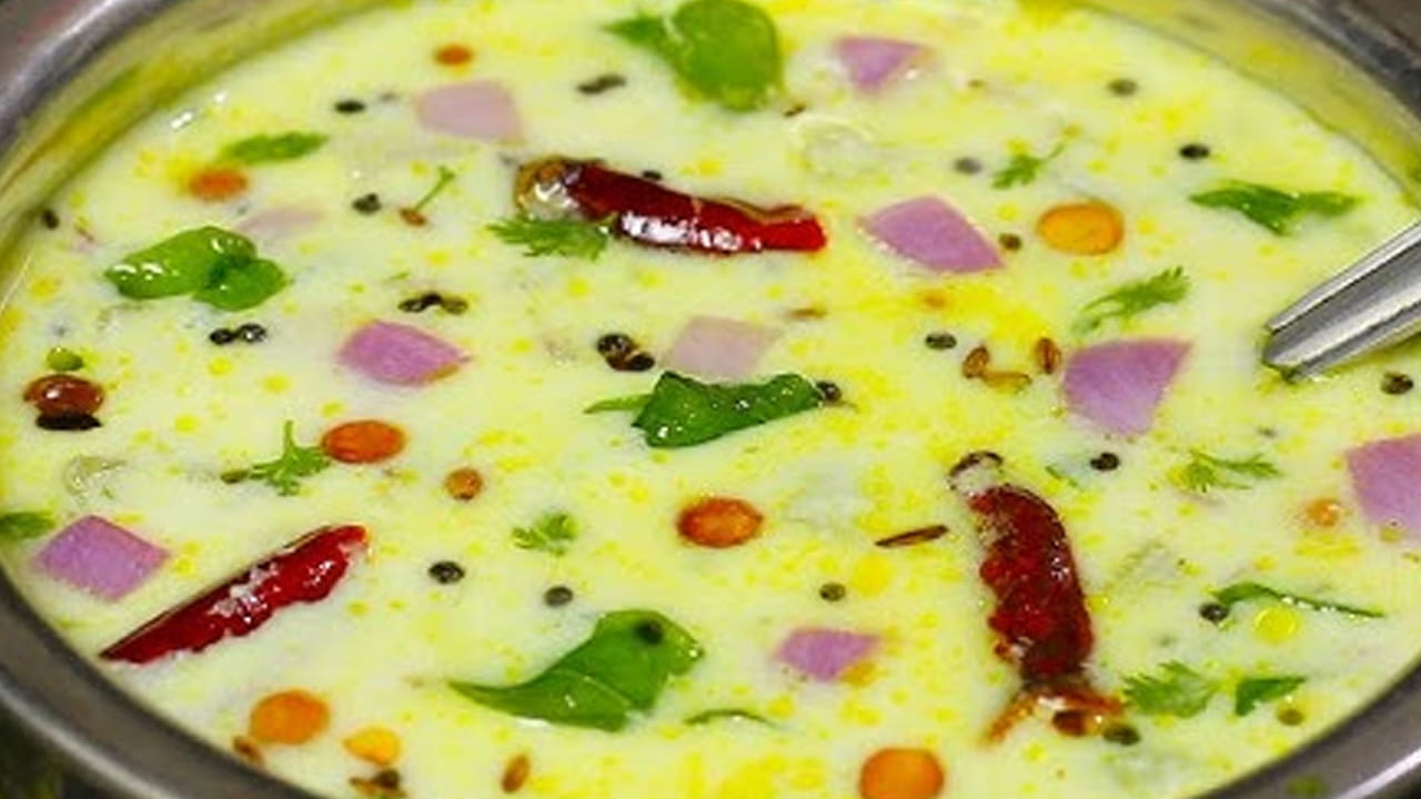 సమ్మర్లో ఈ బీరకాయ మజ్జిగ పులుసును తాగితే శరీరానికి చలువ చేస్తుంది. ఈ మజ్జిగ పులుసులో కొద్దిగా కొత్తిమీర వేసుకుంటే త్వరగా జీర్ణమవుతుంది.