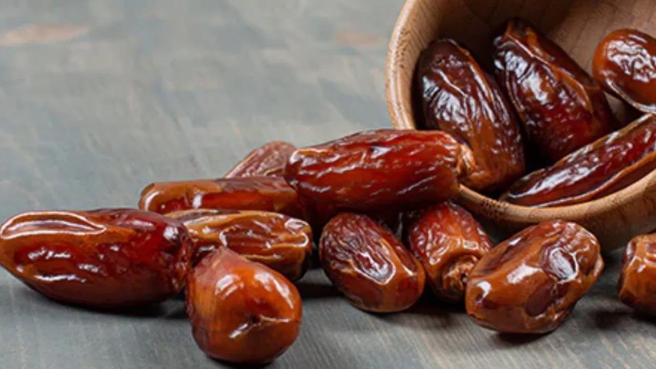 ఖర్జూరాలను ఈ టైమ్లో తింటున్నారా..? ఏం జరుగుతుందో తెలిస్తే మళ్లీ ఆ తప్పు చెయ్యరు.. ఖర్జూరాలను ఈ టైమ్లో తింటున్నారా..? ఏం జరుగుతుందో తెలిస్తే మళ్లీ ఆ తప్పు చెయ్యరు..