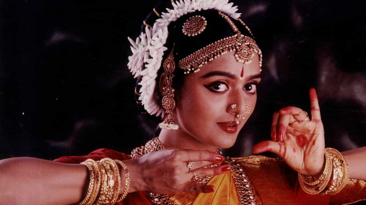 'ఏప్రిల్ 1 విడుదల' చిత్రంలోని భాగ్యం పాత్రను ఉదాహరణగా చూపిస్తూ, ఎక్కడా అసభ్యత లేకుండానే ఆ పాత్రలో ఒక ప్రత్యేకమైన ఫీల్ ఉంటుందని వివరించారు. 'సితార' చిత్రానికి జాతీయ అవార్డు వచ్చినప్పటి అనుభవాలను ఆయన గుర్తు చేసుకున్నారు. అప్పట్లో ప్రెసిడెంట్ ఆఫ్ ఇండియా చేతుల మీదుగా అవార్డు అందుకోవడం గొప్ప అనుభూతి అని అన్నారు.
