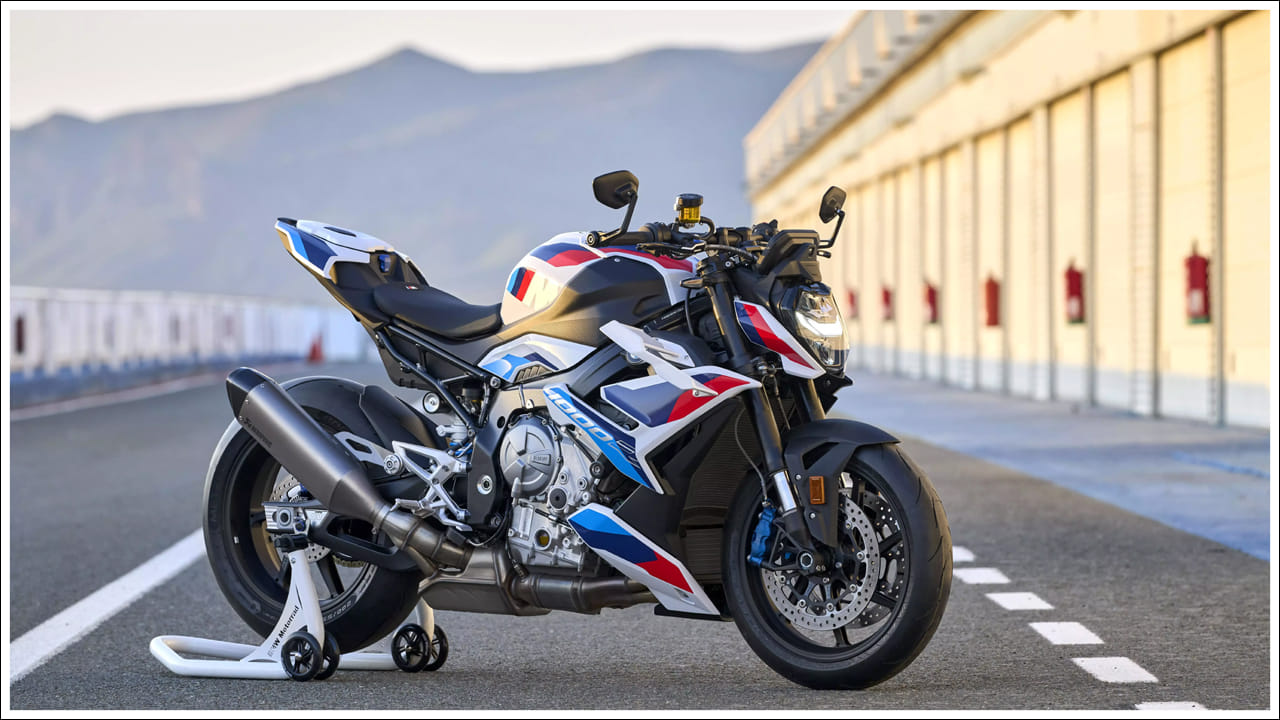  ఏరోడైనమిక్ వింగ్‌లెట్స్, బ్రేకింగ్ టెక్నాలజీ: బైక్ ముందు భాగంలో ఉండే ఏరోడైనమిక్ వింగ్‌లెట్‌లు అధిక వేగంతో ముందు చక్రంపై అదనపు డౌన్‌ఫోర్స్‌ను ప్రయోగించి, స్థిరత్వాన్ని మెరుగుపరుస్తాయి. కంపెనీ ప్రకారం.. ఈ వింగ్‌లెట్‌లు గంటకు 220 కిలోమీటర్ల వేగంతో సుమారుగా 11 కిలోగ్రాముల అదనపు డౌన్‌ఫోర్స్‌ను ఉత్పత్తి చేస్తాయి. ఎం కాంపిటీషన్ ప్యాకేజీలో ఎం కార్బన్ వీల్స్ కూడా ఉంటాయి. అంతేకాకుండా ముందు మడ్‌గార్డ్‌లో ఇంటిగ్రేటెడ్ బ్రేక్ డక్ట్‌లు ఉంటాయి. ఇవి బ్రేకింగ్ సిస్టమ్ చుట్టూ గాలి ప్రవాహాన్ని మెరుగుపరుస్తాయి.