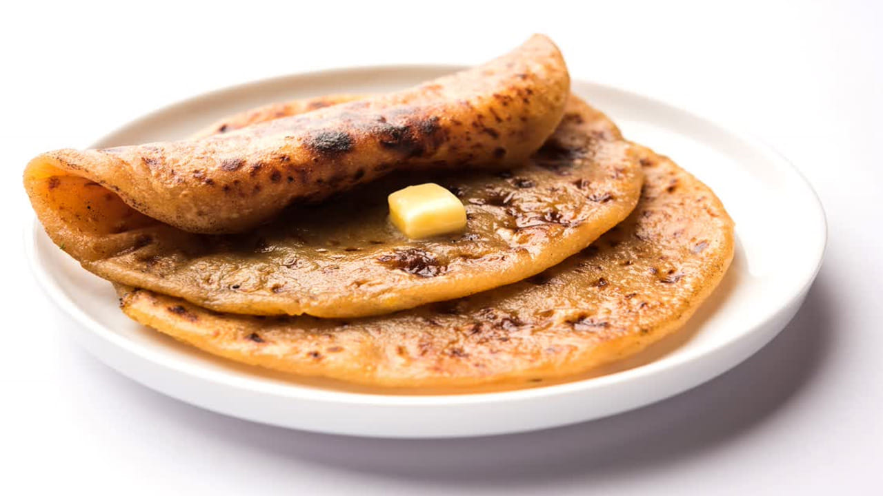 ఇప్పుడు మళ్లీ స్టవ్ ఆన్ చేసి, పాన్ పెట్టి, కాస్త నెయ్యి వేసి,  మంచిగా రెండు వైపులా కాల్చుకోవాలి. బంగారు రంగులో వచ్చే వరకు కాల్చుకుంటే, వేడి వేడి ఉగాది స్పెషల్ భక్ష్యాలు రెడీ.