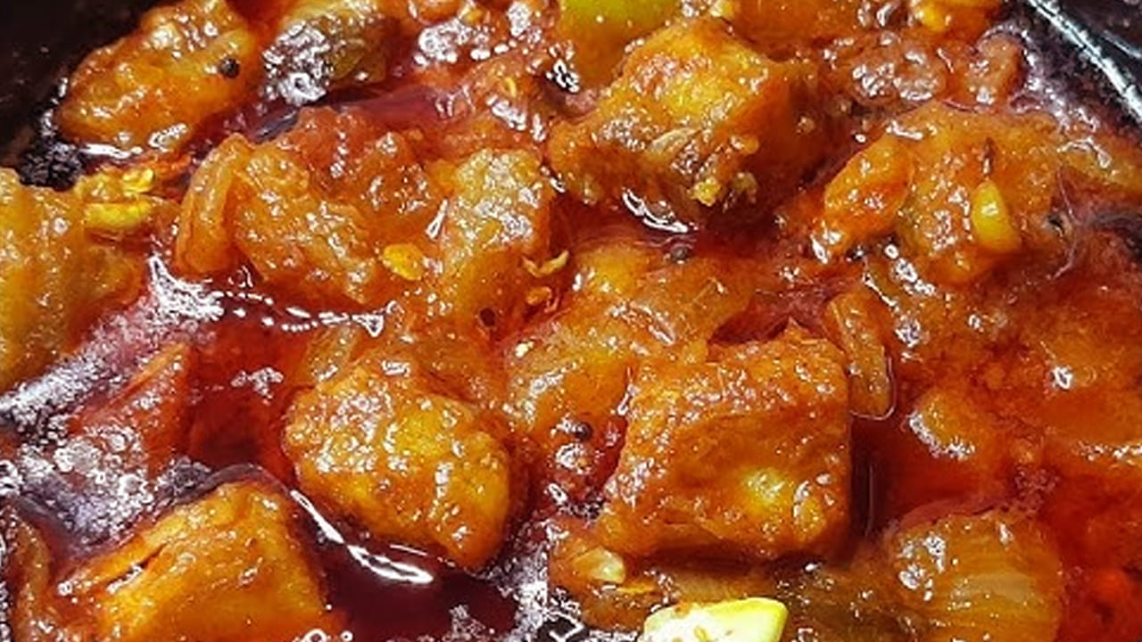 ఇప్పుడు మూత పెట్టి బుడం దోసకాయ, ఎండు చేపలు ఉడికేవరకు స్టవ్ మీదే ఉంచాలి. చివర్లో కొత్తిమీరను వేసి దించేయాలి. అంతే, బుడం దోసకాయ ఎండు చేపలు రెడీ.