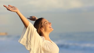 ఎక్స్ లవర్‌‌కి మెసేజ్ చేయాలనుకుంటున్నారా? ఆ ఒక్క ‘హాయ్’ వెనుక ఉన్న ప్రమాదాలివే!